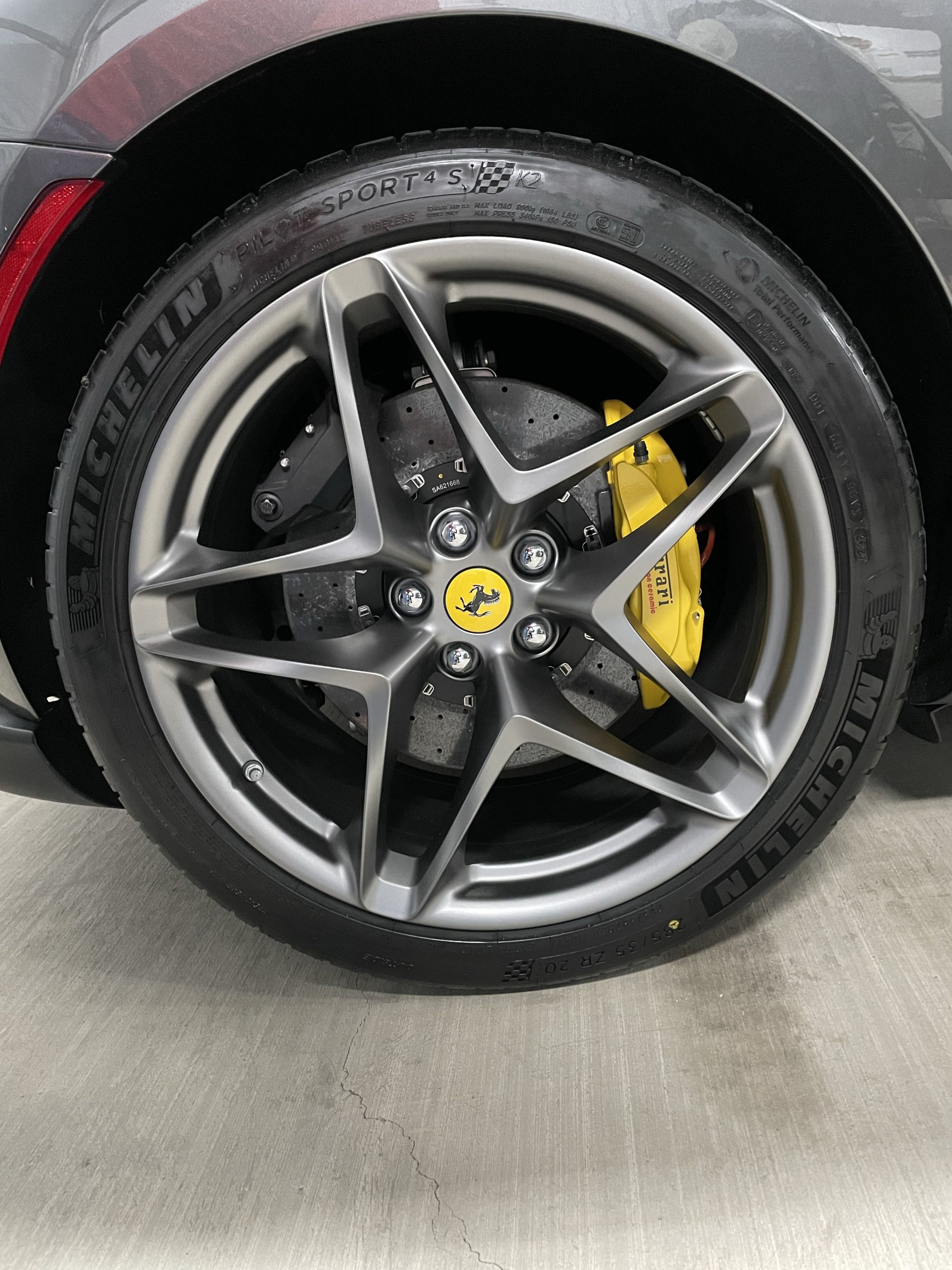 Ferrari rim