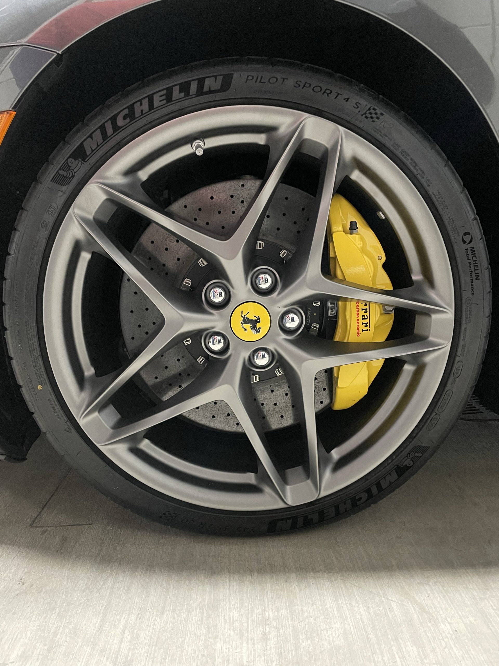 Ferrari rim