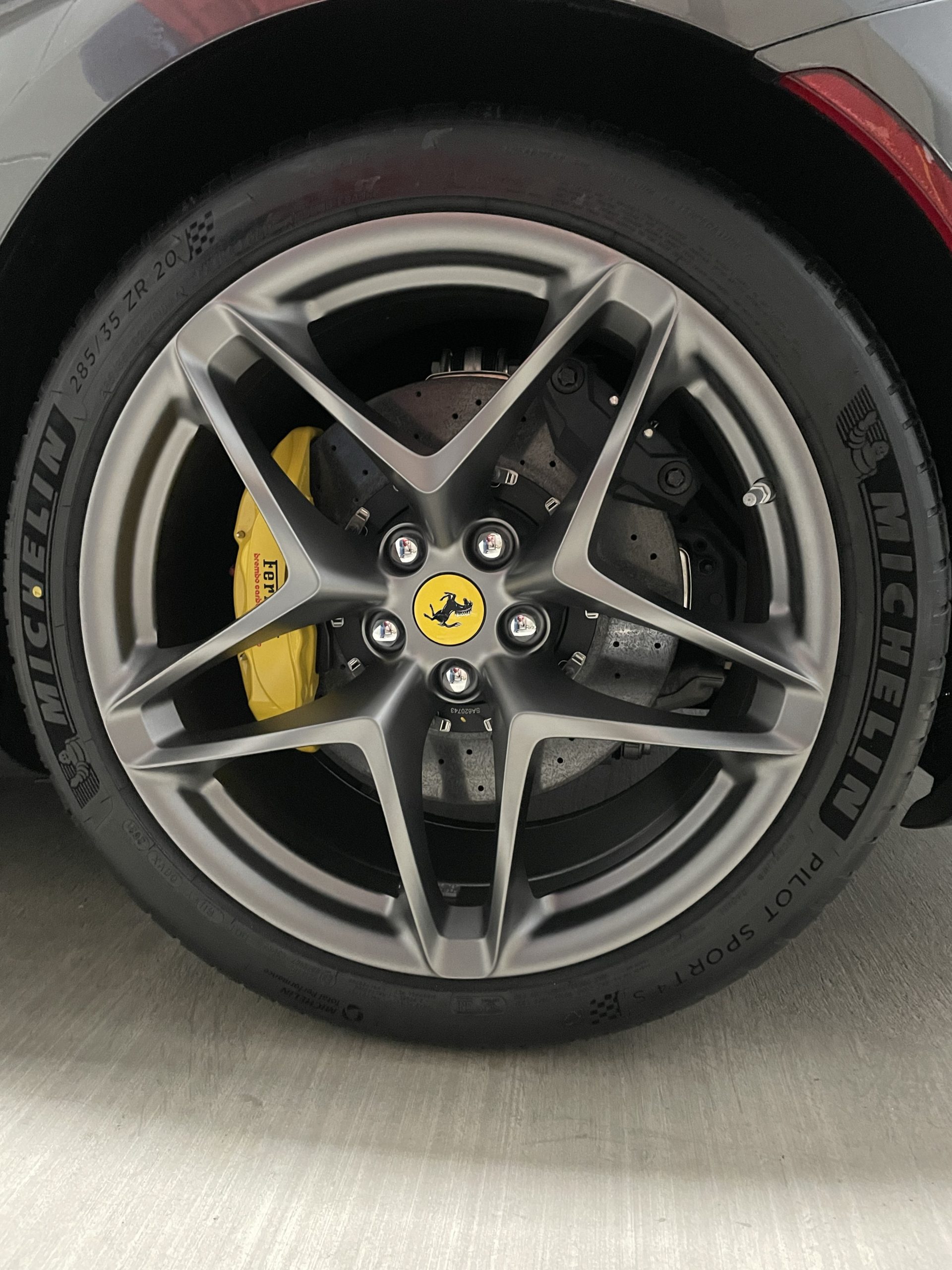 Ferrari rim